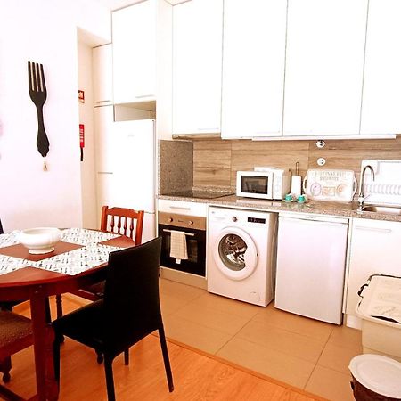 Apartamento No Centro, Junto A Avenida Da Liberdade - 1 Drt Fundão Exterior foto