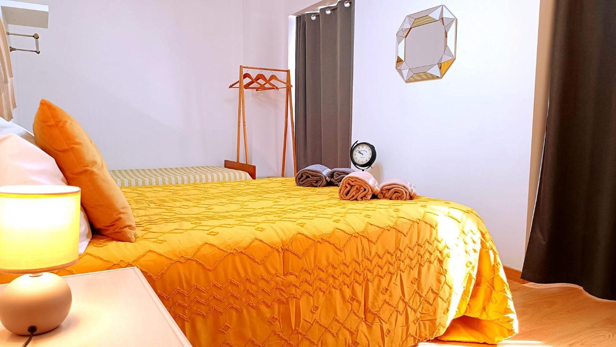 Apartamento No Centro, Junto A Avenida Da Liberdade - 1 Drt Fundão Exterior foto