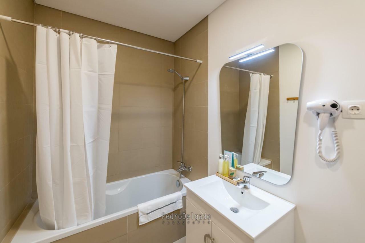 Apartamento No Centro, Junto A Avenida Da Liberdade - 1 Drt Fundão Exterior foto