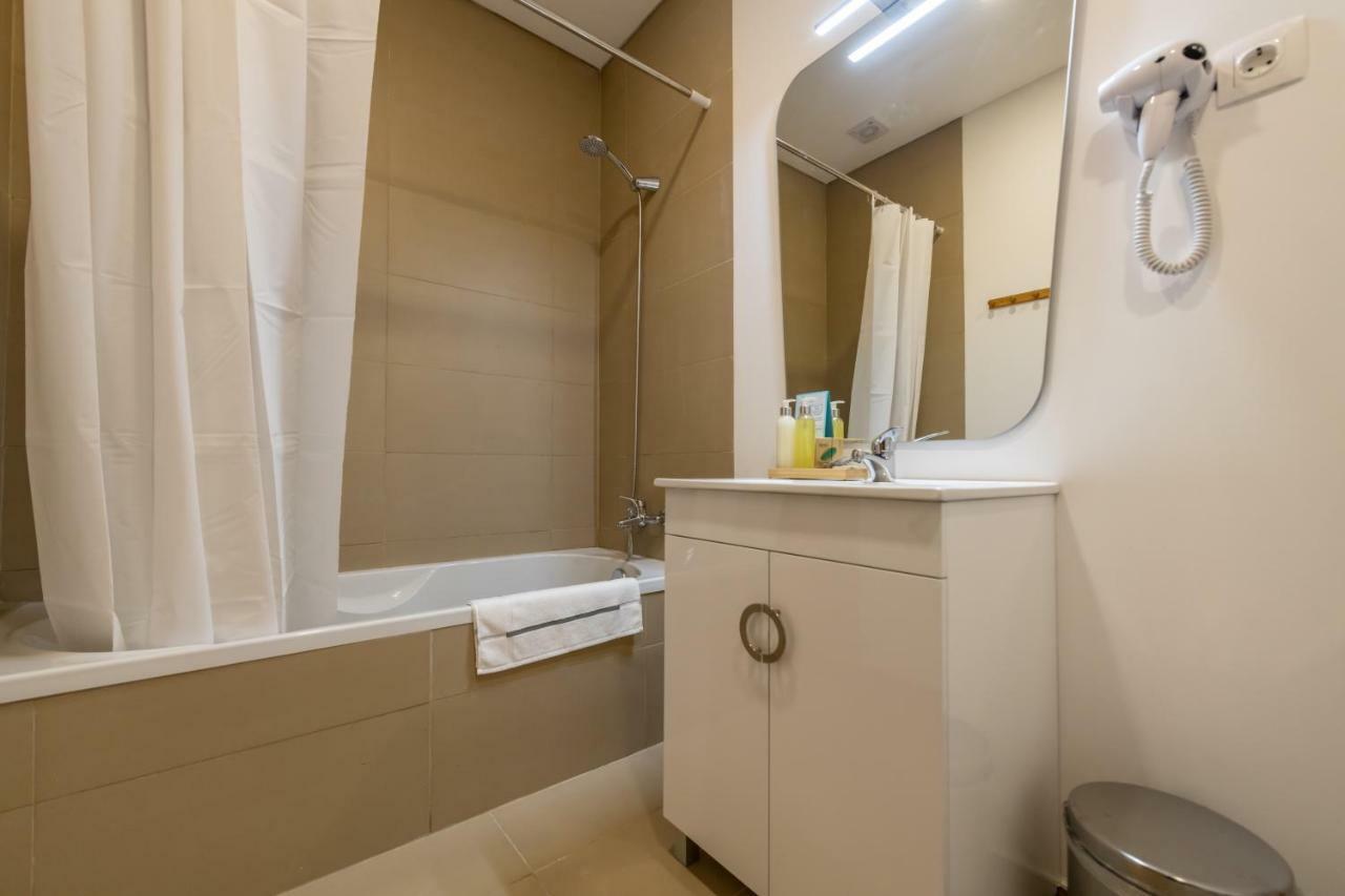 Apartamento No Centro, Junto A Avenida Da Liberdade - 1 Drt Fundão Exterior foto